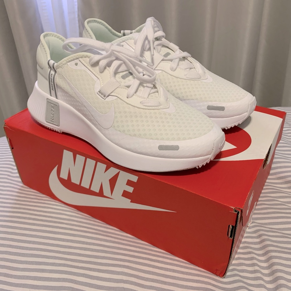 NIKE REPOSTO - Women’s NEW - Size 8.5